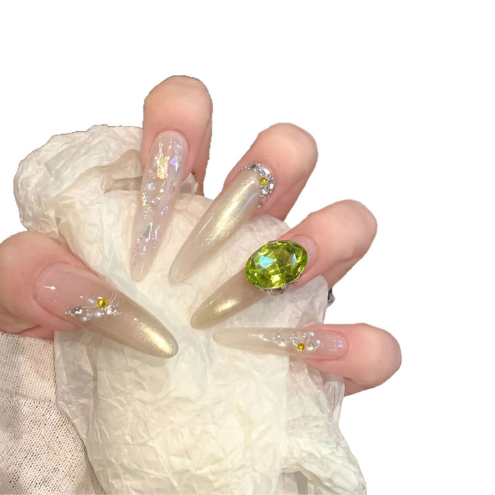 Chic dekorative Stiletto Press-On Nägel mit Edelsteinakzenten Karnz
