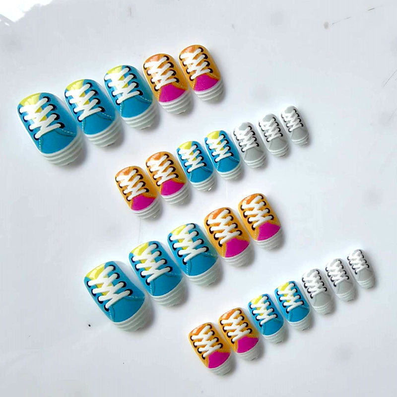 Kunstfingernägel Im Sneakers Design Karnz