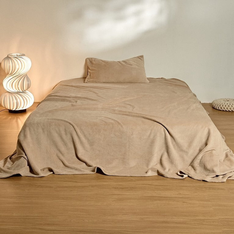 Kuscheldecke aus Mikrofaser mit samtiger Oberfläche und extra großem Format