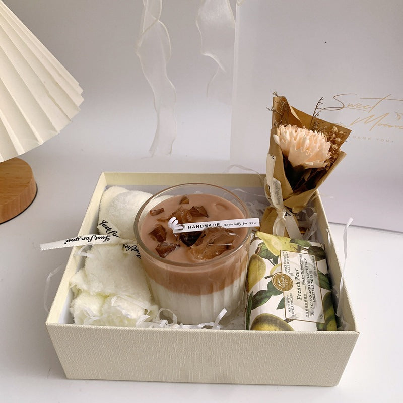 Handgegossene Schicht-Latte-Glow Soja-Kerze in gerippter Glas mit Eis-Akzent-Oberseite