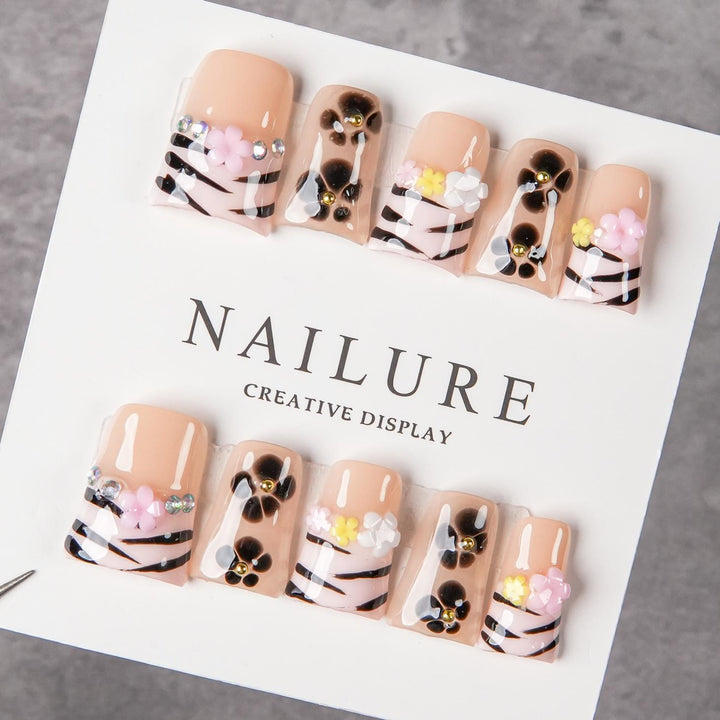Künstlerisches dekoratives Press-On Nagelset