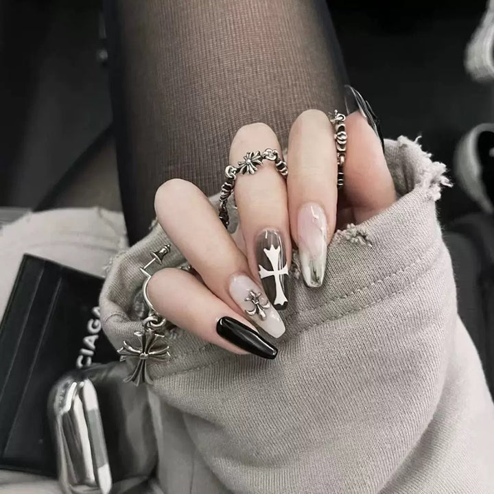 Nagelkunst-Set mit einzigartigen Designs Karnz