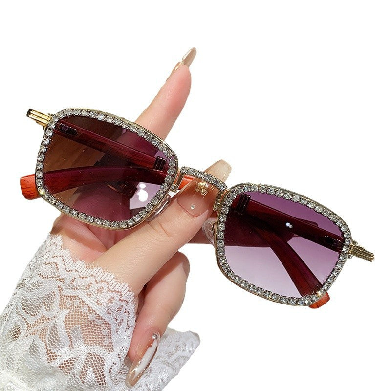 Damen Sonnenbrille mit strassbesetztem Rahmen und modernem Holzdesign Karnz