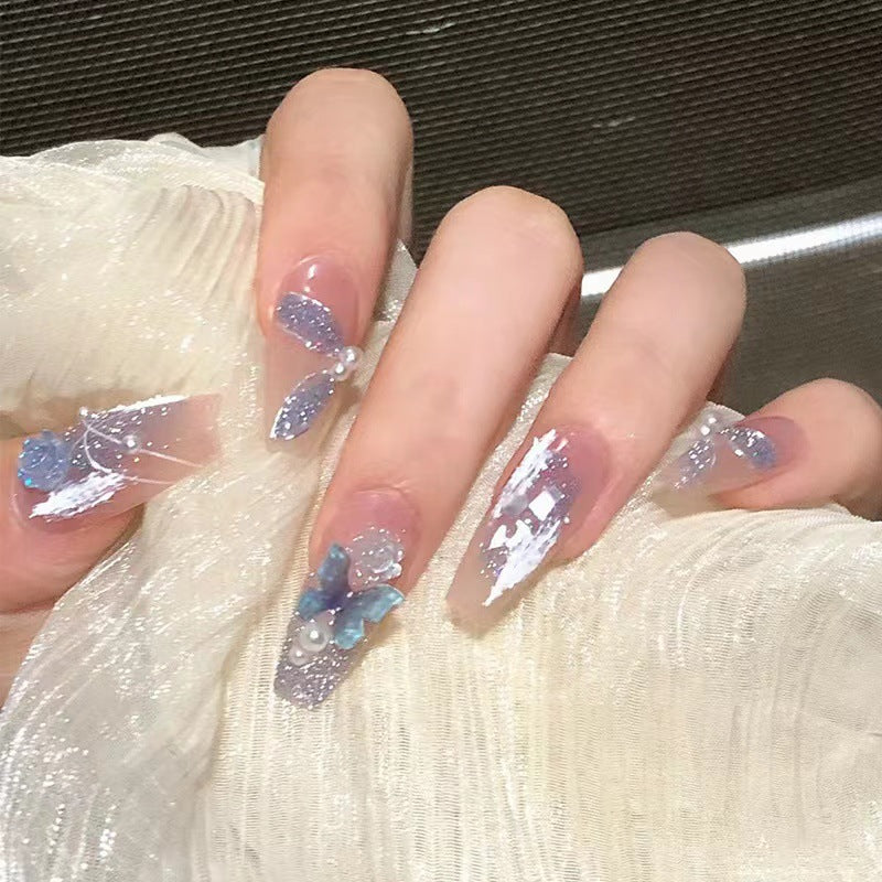 Kunstvolle 3D Nagelverlängerungen mit Glitzer Akzenten Karnz