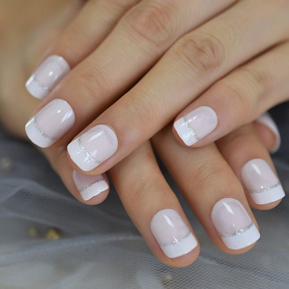 Glänzendes French Tip Press-On Nagel Set Karnz