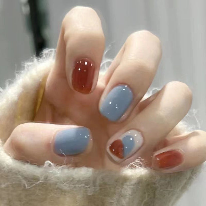 Künstlerisches Press-On-Nagelset mit einzigartigen geometrischen Mustern