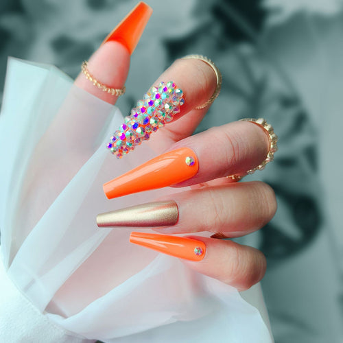 Glamouröse mit Rhinestones verstärkte Acryl-Nagelverlängerungen
