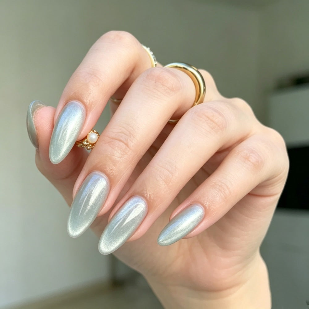 Mandelförmiges Metallic Press-On Nagelset Karnz