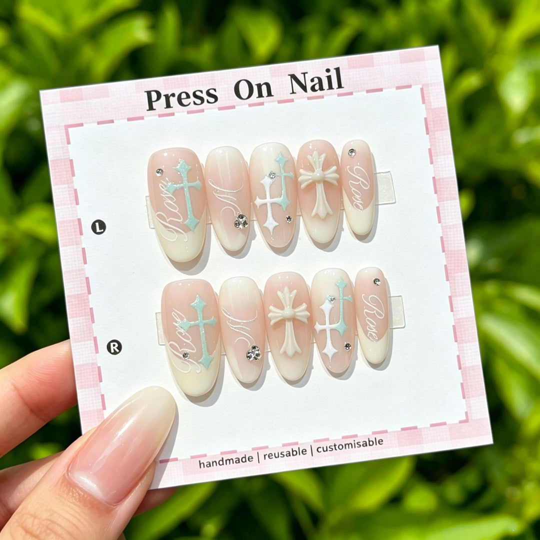 Dekoratives Press-On Nagelkunst-Set mit Kreuz- und Edelsteinakzenten