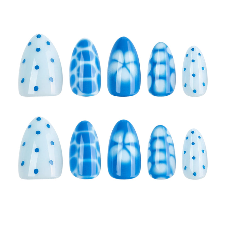 Kunstvolle Nagelkunst mit modernem Design Karnz