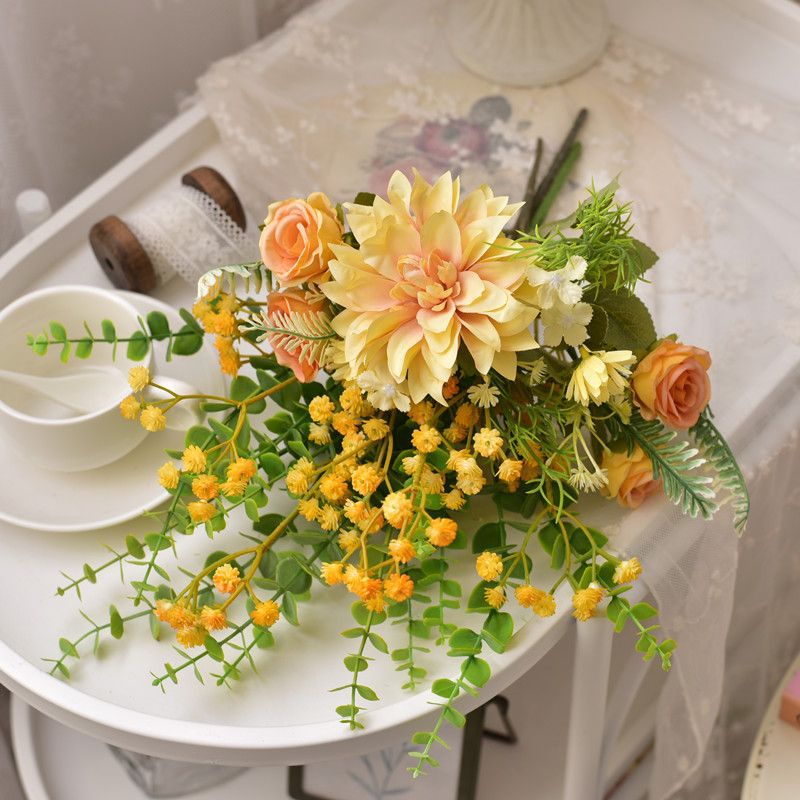 Charmantes Blumenarrangement Bouquet