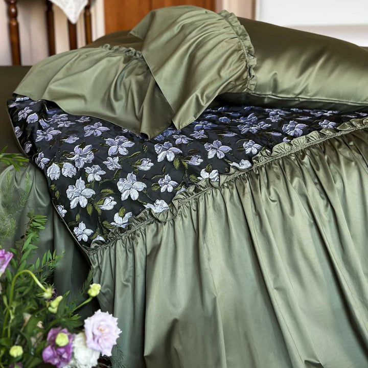 Rüsch Satin-ähnliche Wende-Bettbezugset mit floralem Jacquard-Panel und Kissenbezügen