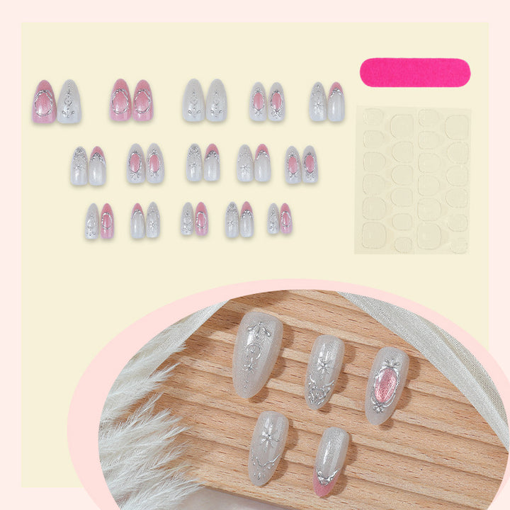 Dekoratives Press-On Nagelkunst-Set mit floralen und schimmernden Akzenten Karnz