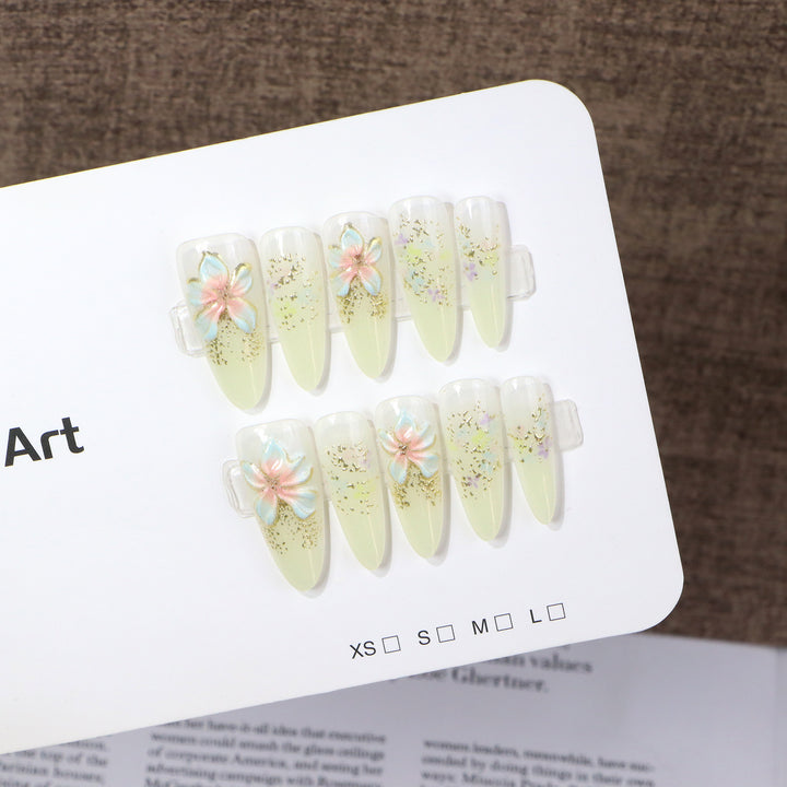 Florales Design Nagelkunst Karnz