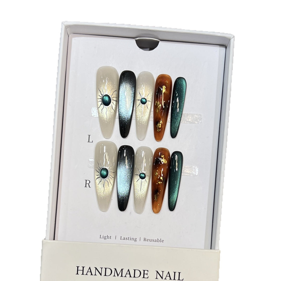 Extravagantes Press-On-Nagelkunst-Set mit kosmischem Thema Karnz