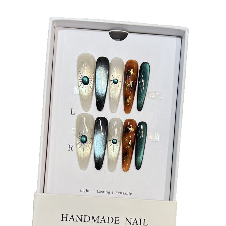 Extravagantes Press-On-Nagelkunst-Set mit kosmischem Thema Karnz