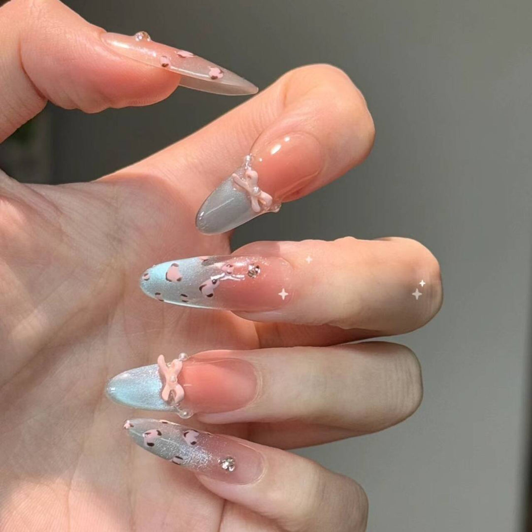 Geschmücktes Press-On Nagelset Karnz