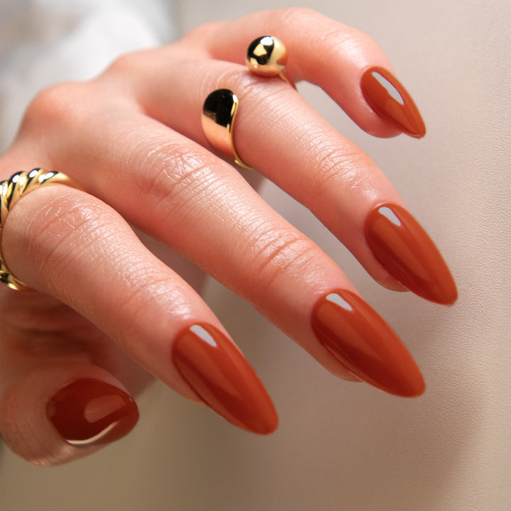 elegante Stiletto-Nägel im Hochglanz-Finish Karnz
