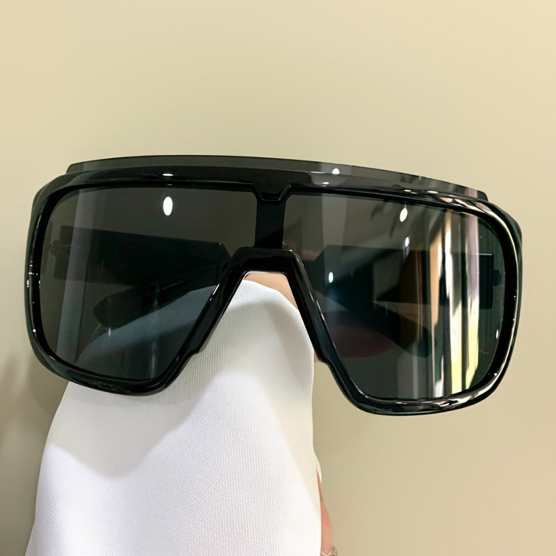 Damen sportive Sonnenbrille mit futuristischem Design und breiter Front Karnz