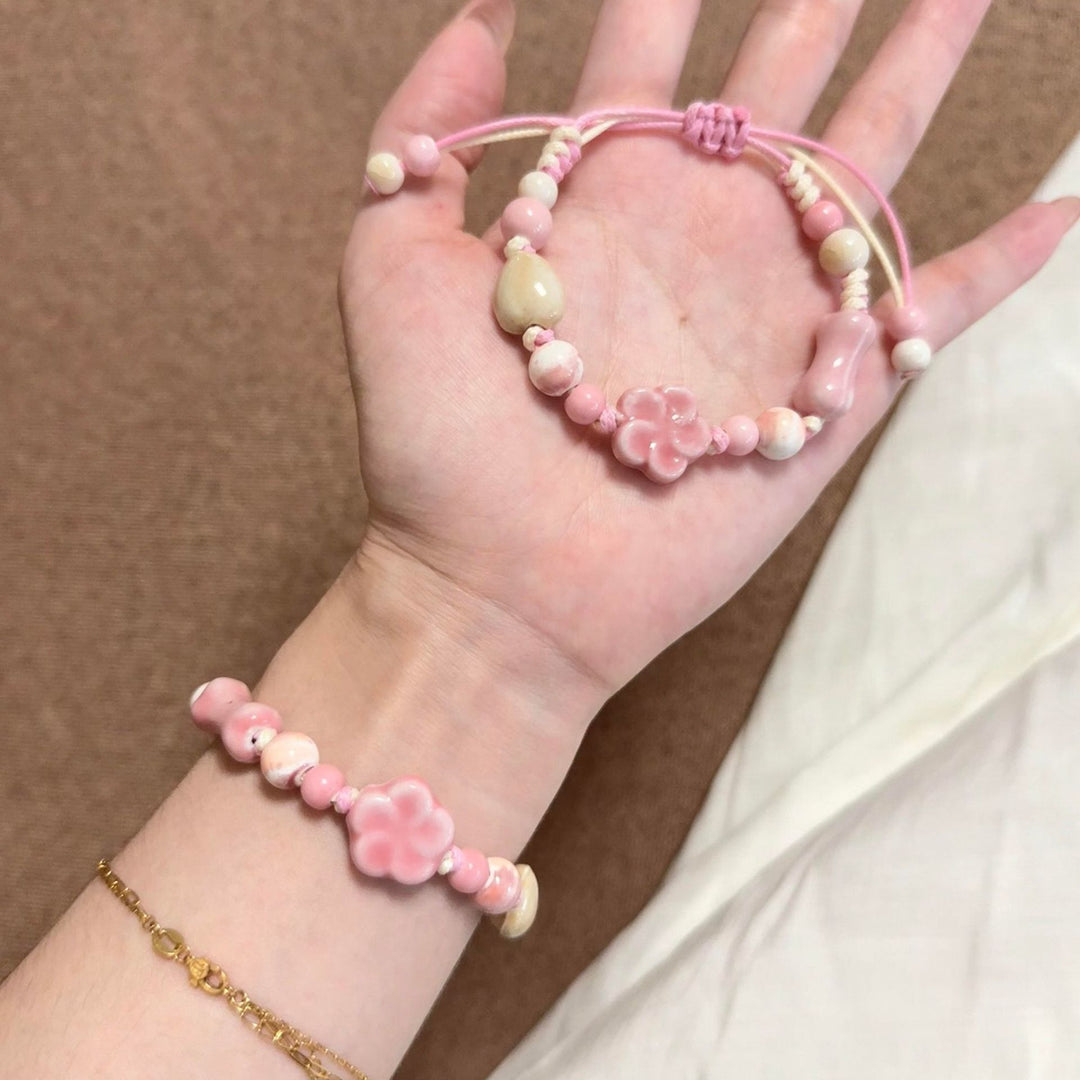 Verstellbares Blumenperlenarmband Karnz