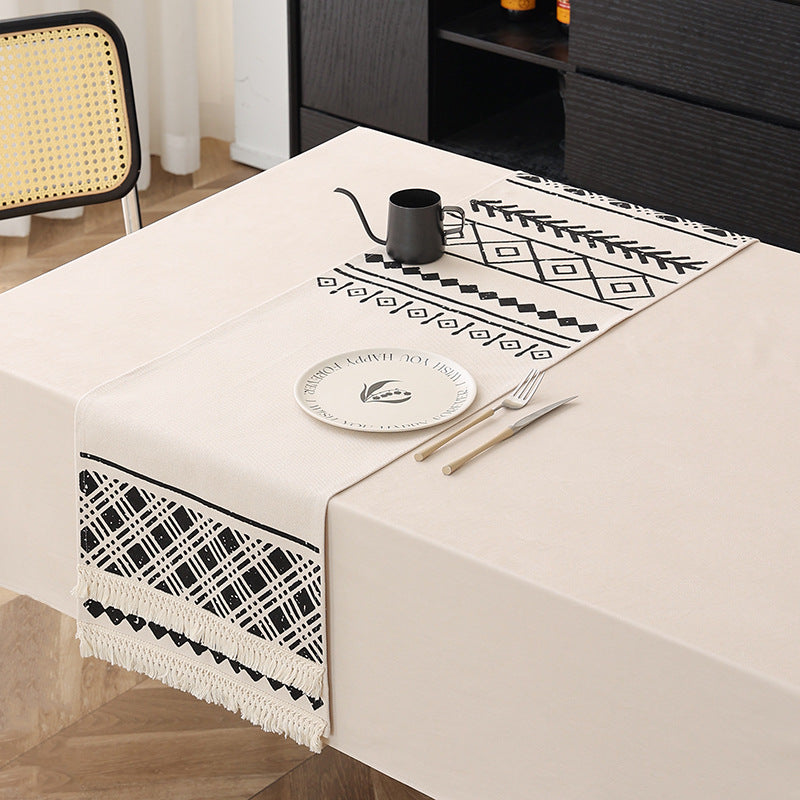 Gewebter Tischläufer im Boho-Stil mit Fransen und geometrischem Ethno-Print Karnz