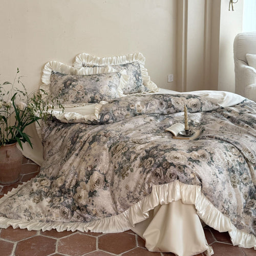 Romantisches Satin-Bettwäscheset mit floraler Jacquardoptik und gerafftem Volant