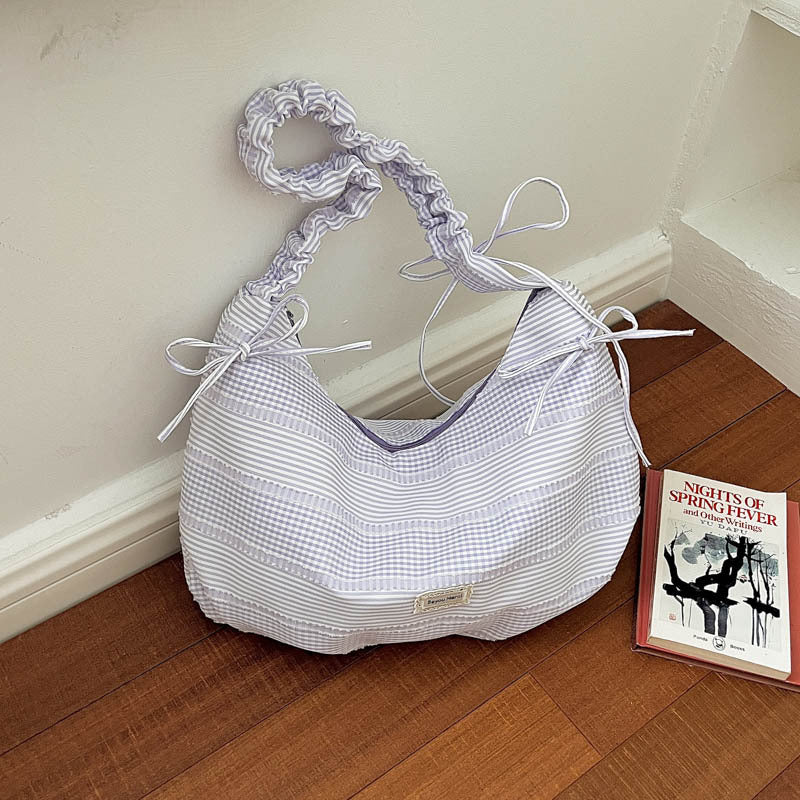Rüschgestreifte Schultertasche