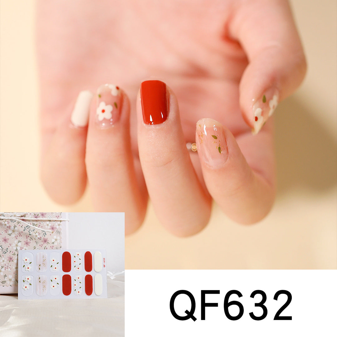 Künstliche Nagelgestaltung mit Herz-Motiv Karnz