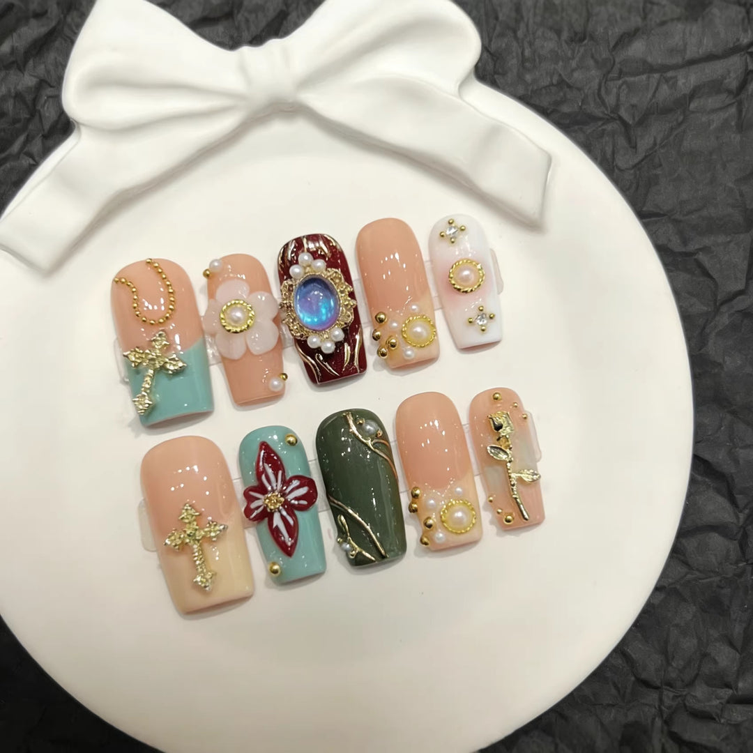 Dekorativer Press-On-Nagelset mit eleganten Designs