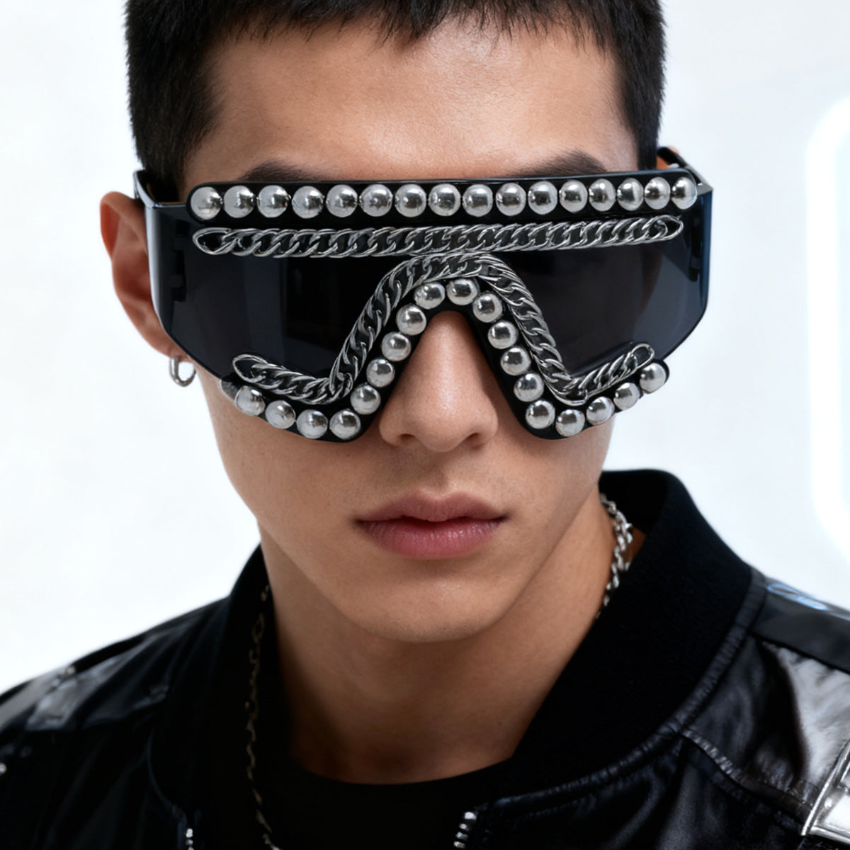 Damen Fashion-Sonnenbrille mit luxuriösem Kettenrahmen und schimmernden Akzenten Karnz