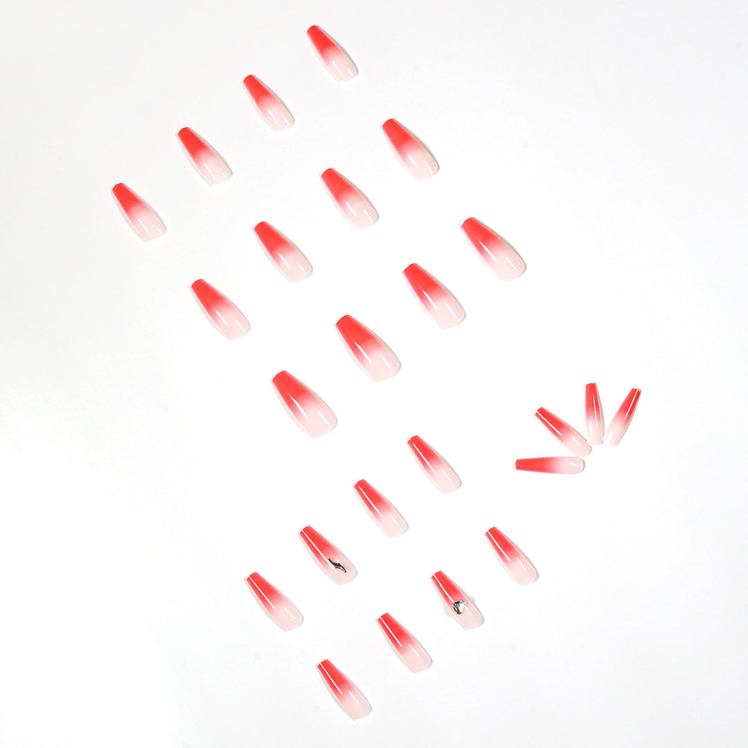 Kunstvolle Stiletto-Nägel mit elegantem Farbverlauf und Strassverzierung Karnz