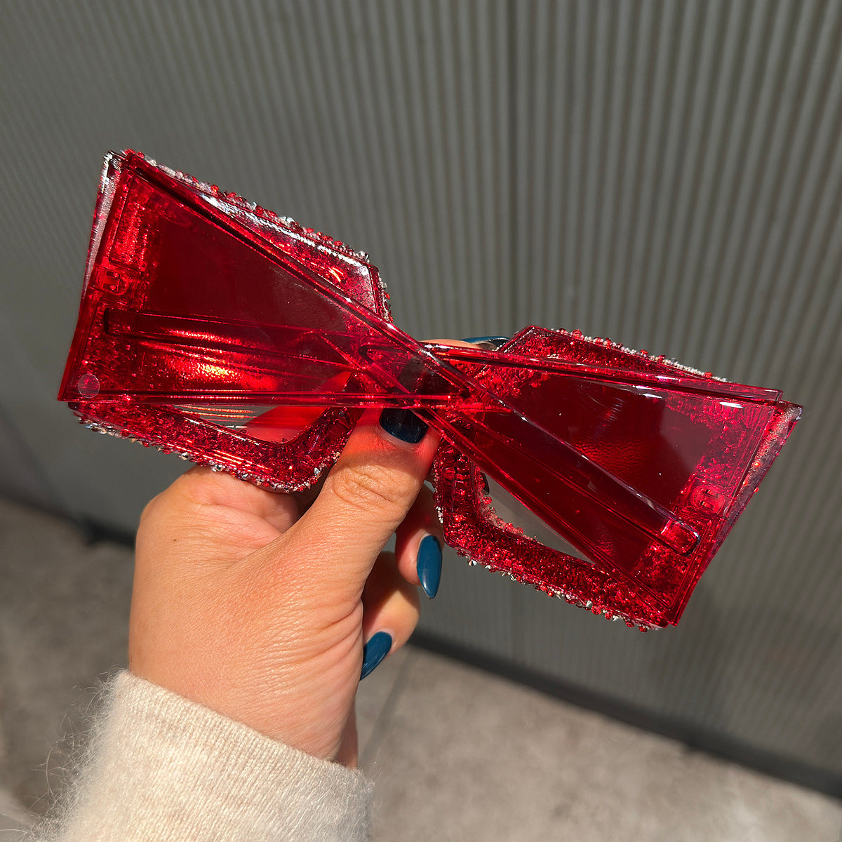 Damen Glamouröse Statement-Sonnenbrille mit strassverziertem Rahmen Karnz