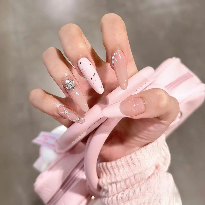 Elegante dekorative Nagelkunst