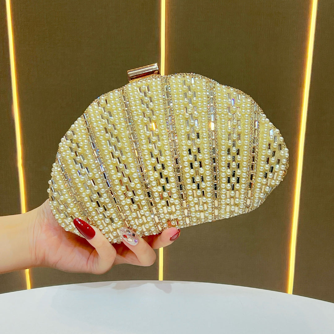 Perlenverzierte Muschel-Abendclutch