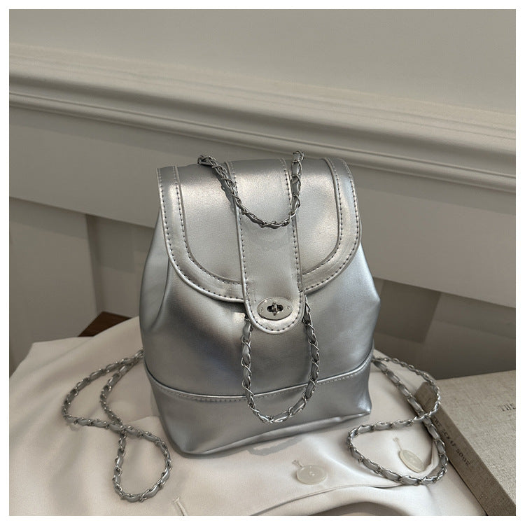 Eleganter Rucksack mit Kettendetails