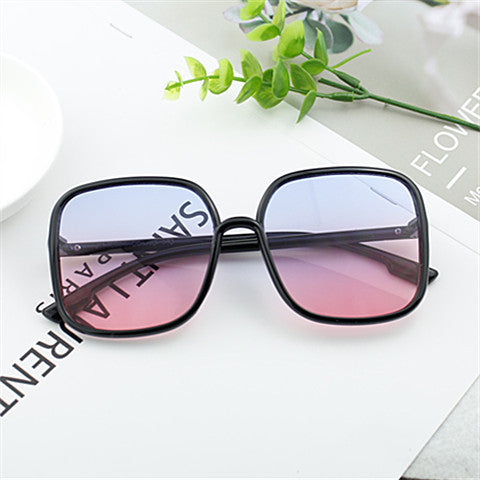 Damen quadratische Designerbrille mit modernem Muster Karnz