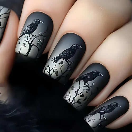 Kunstnägel mit Kreativem Totenkopf- und Krähenmotiv Karnz