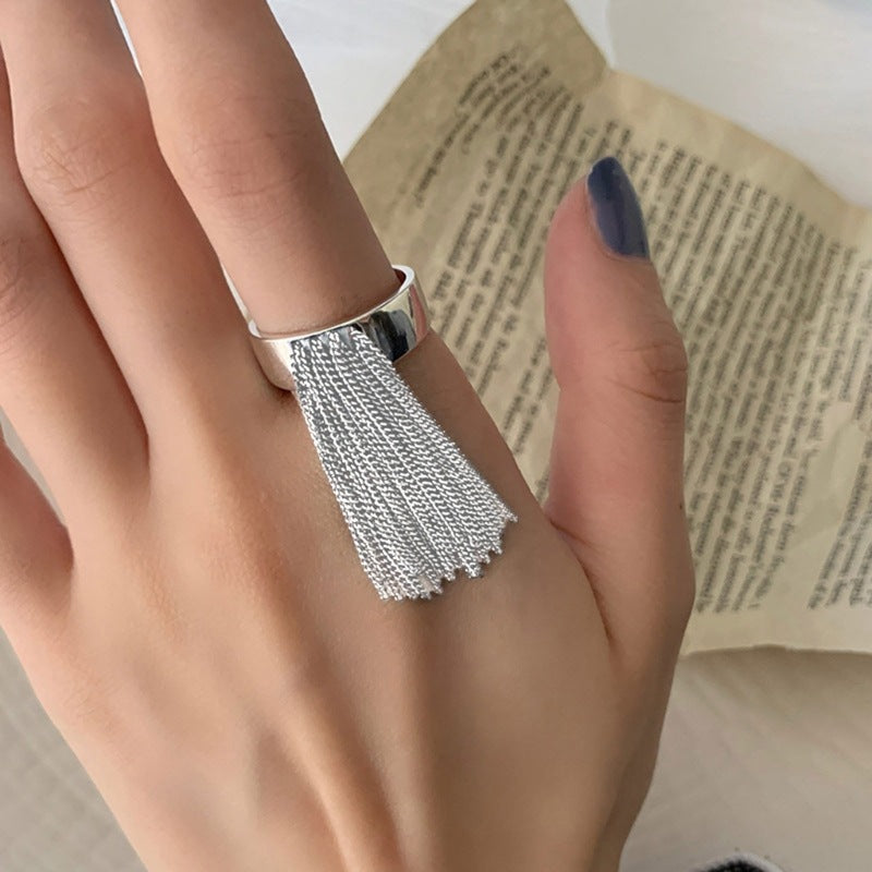 Stylischer Ring mit Filigranem Quastendesign Karnz