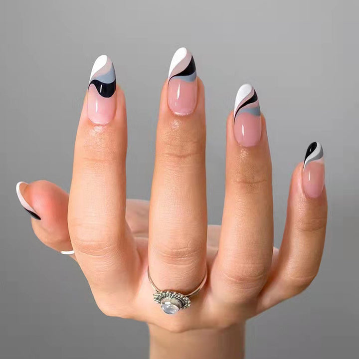 Kunstvolle Nagelverlängerungen mit kreativem Wellenmuster Karnz