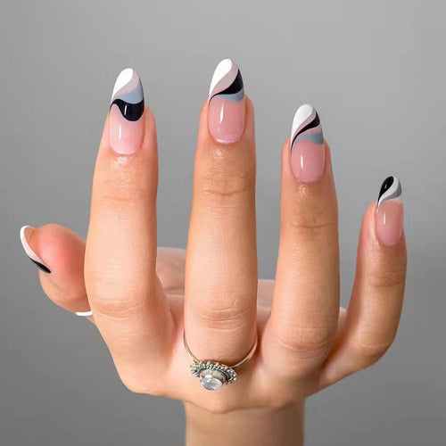 Kunstvolle Nagelverlängerungen mit kreativem Wellenmuster Karnz