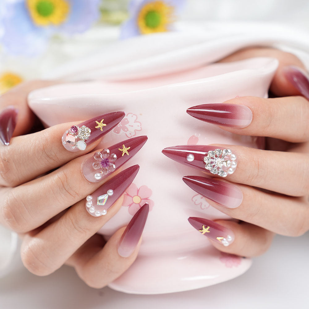 Dekoratives Strass-Stiletto-Nagelset Karnz