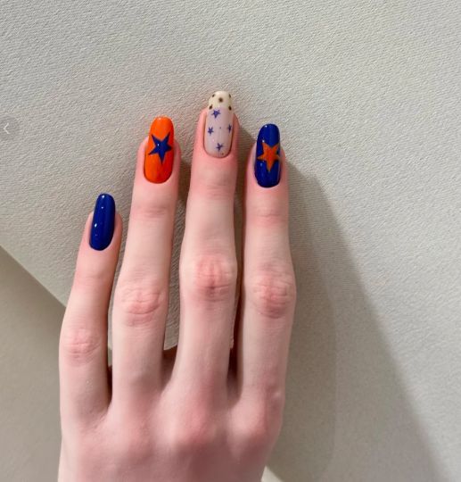 Künstlerisches Herzmuster Nagelkunstverlängerungen Karnz