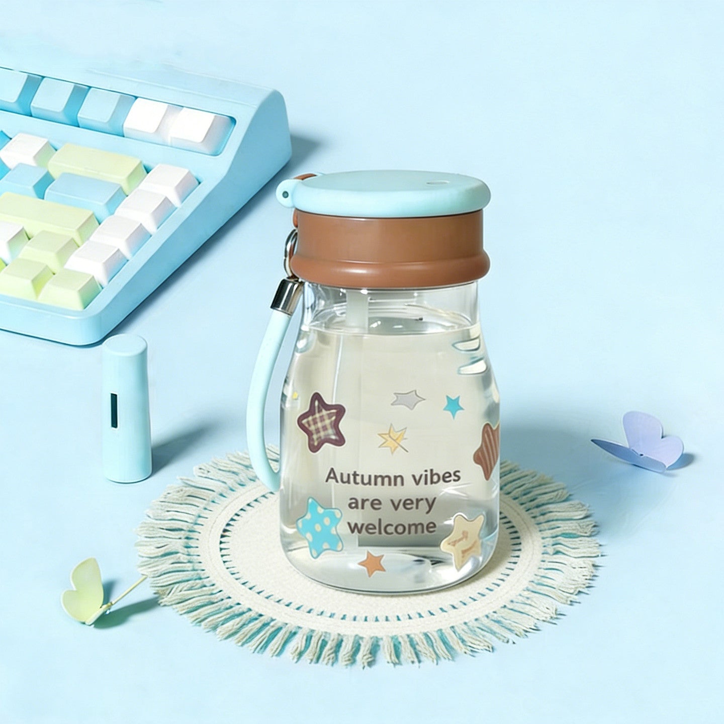 Damen Trinkflasche mit verspieltem Aufdruck und praktischem Tragegriff Karnz