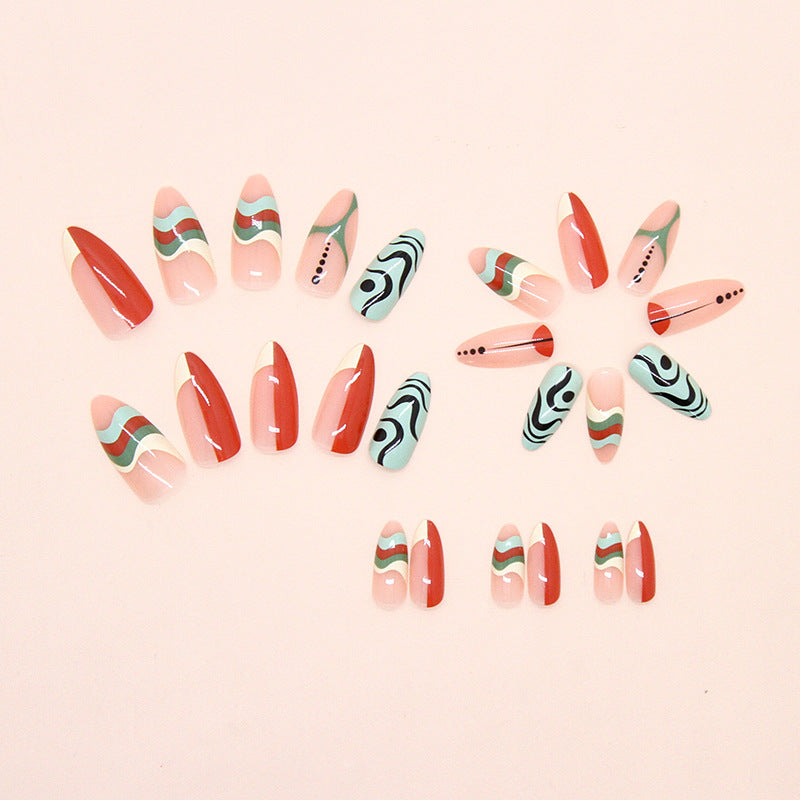 Künstlerische Nagelkunst Karnz
