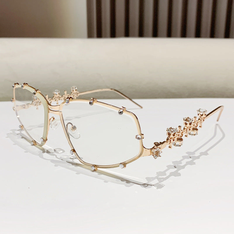 Damen Designer-Brille mit glamourösem Akzent und funkelnden Glitzersteinen Karnz