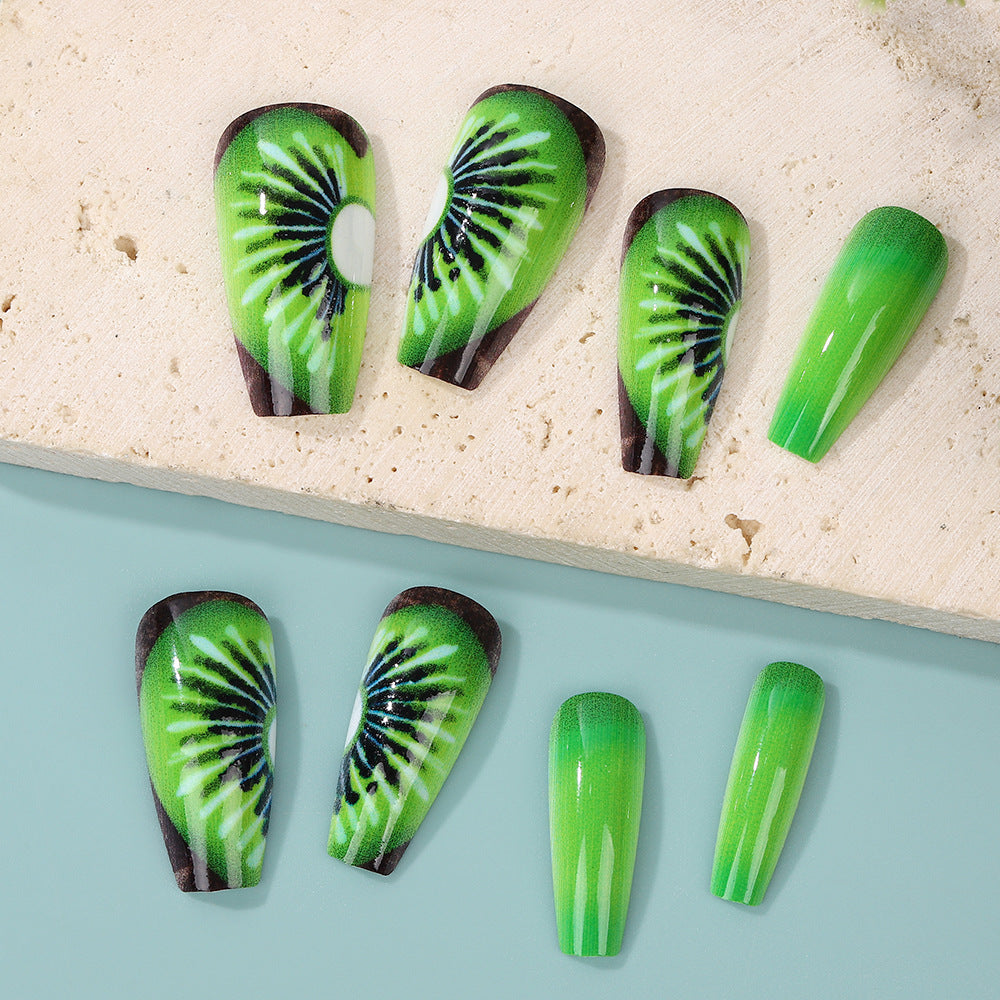 Kreative Kunstnägel mit Kiwi-Motiv Karnz