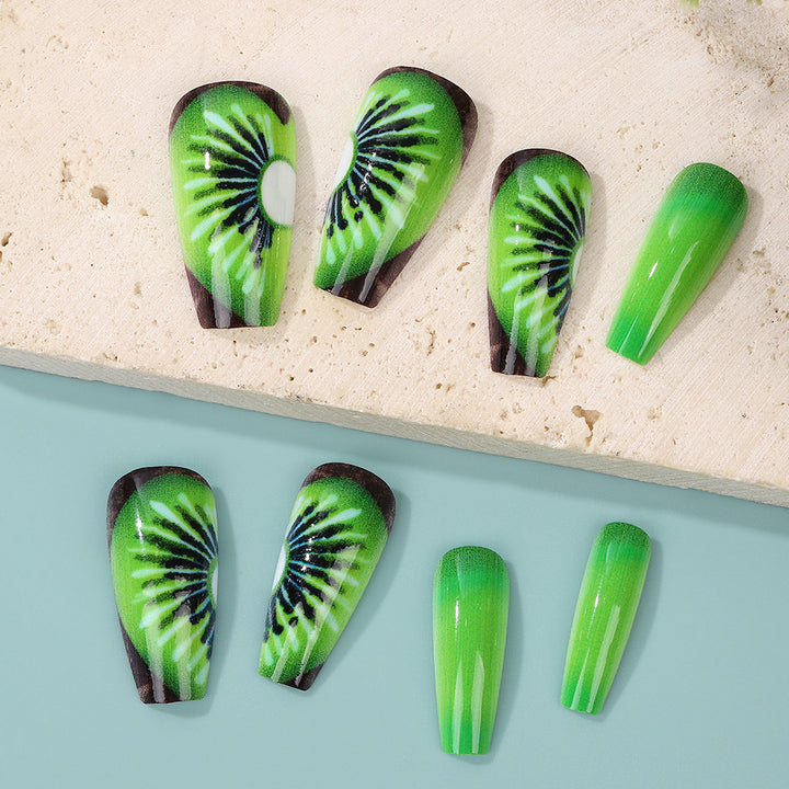 Kreative Kunstnägel mit Kiwi-Motiv Karnz