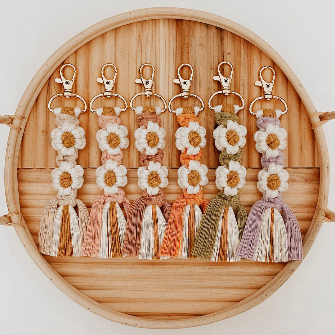 Makramee-Schlüsselanhänger mit floralem Design Karnz