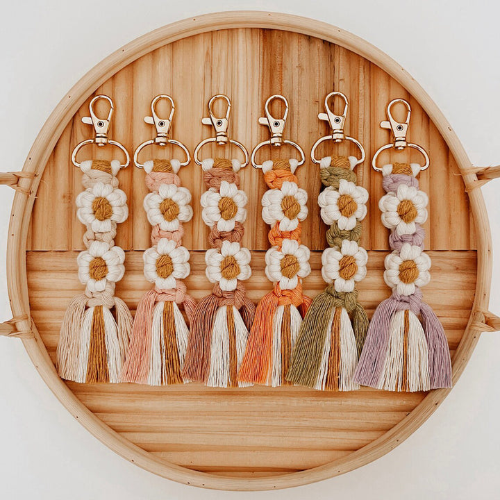 Makramee-Schlüsselanhänger mit floralem Design Karnz