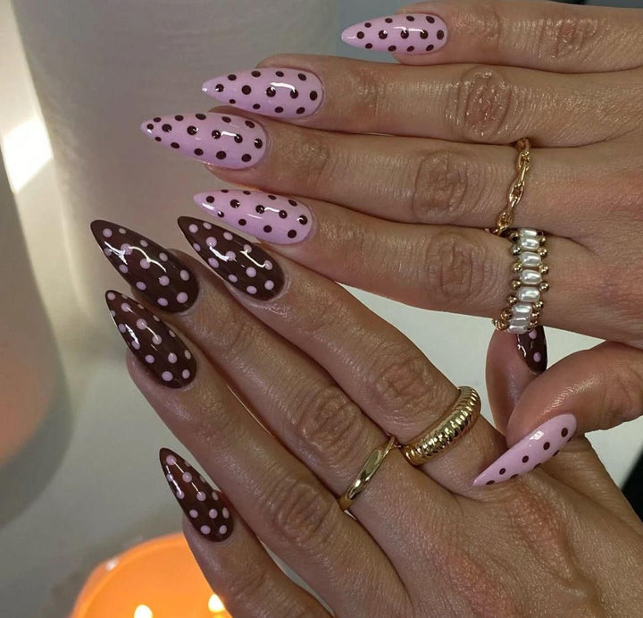 Chic dekorative Press-On Nagelverzierungen Karnz